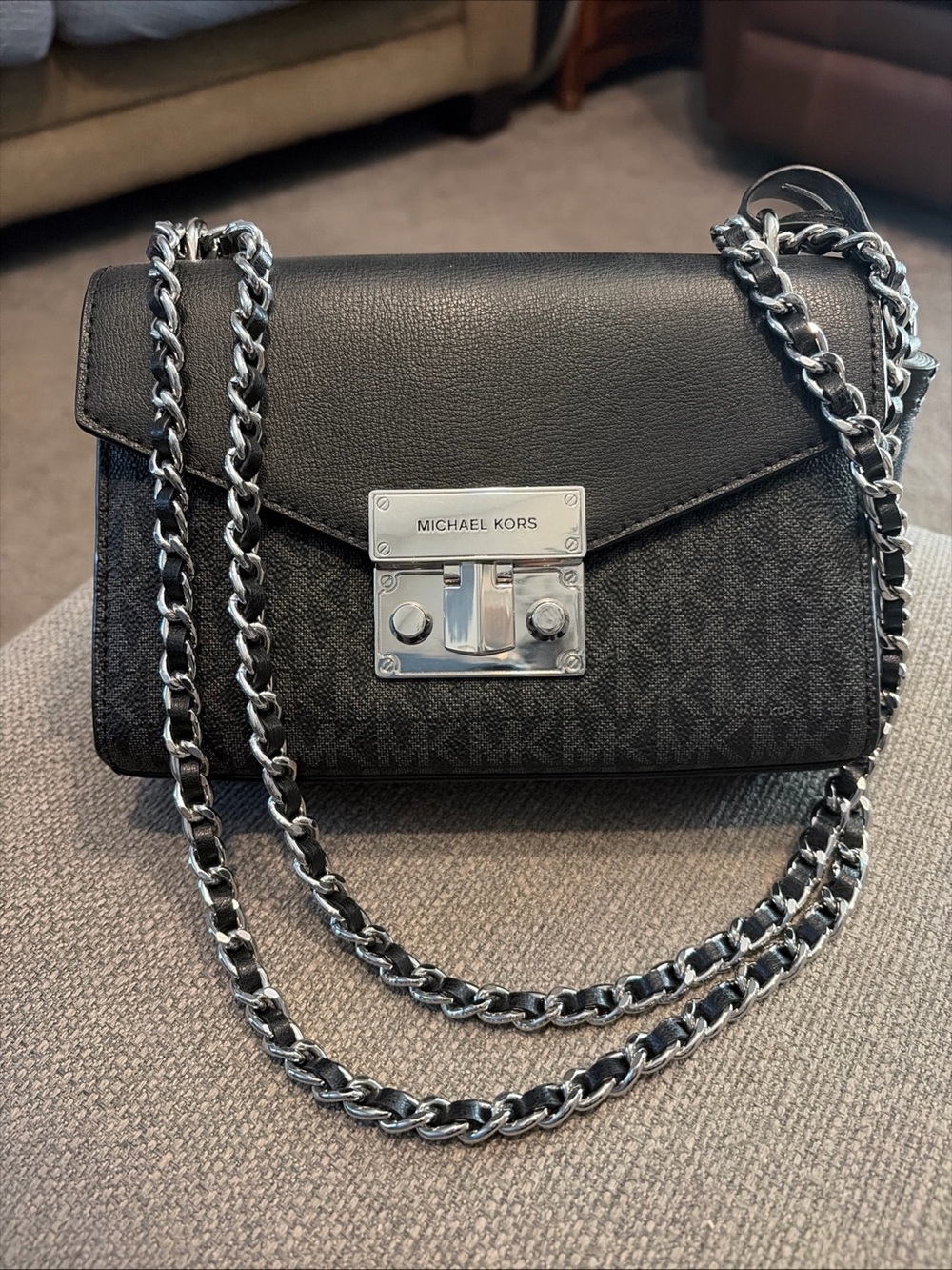 Michael Kors rose black wallet, Crossbody/shoulder bag on a chain